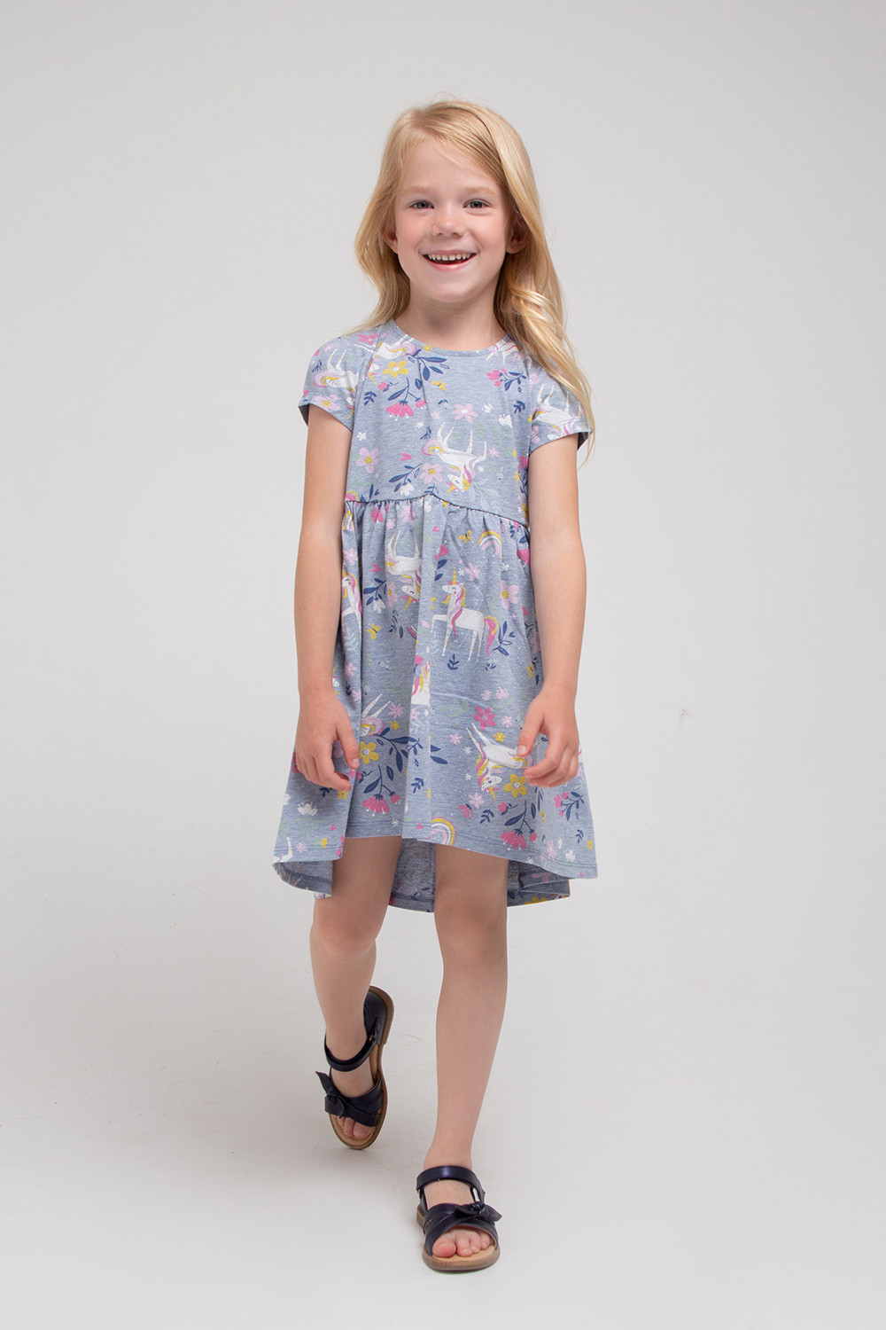 КР 5587 к321 Платье для девочки (серо-голубой меланж.единороги в цветах)